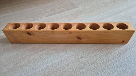 Dreveny stojan na farbicky, 