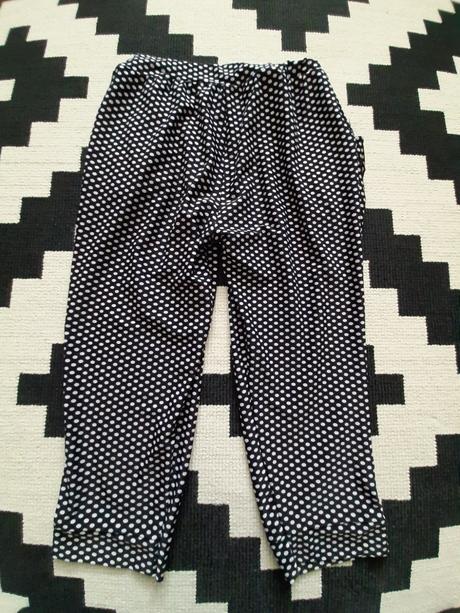 Velmi pekné padavé chladivé háremky pod kolená, 128