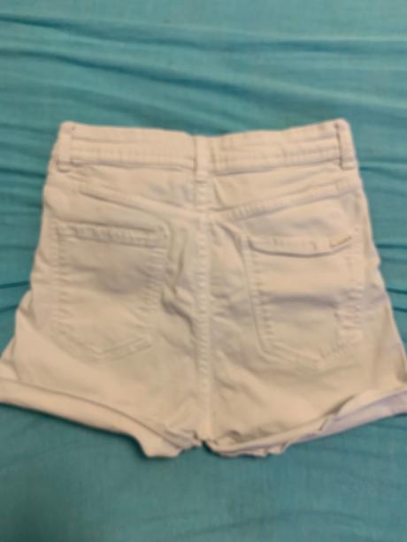 Biele riflove kratasy, bershka,36