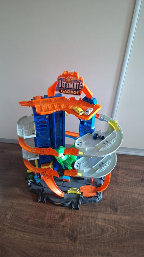 Hot wheels dráha garáž dinosaurus t-rex ultimate,