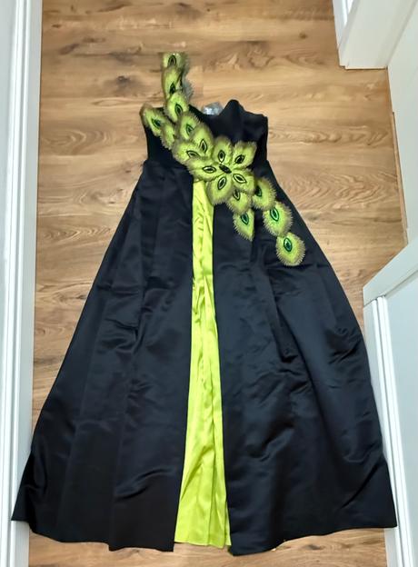 Plesové spoločenské šaty s aplikáciou s-m, m