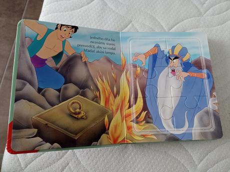 Kniha s puzzle,