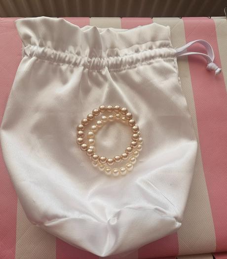 Saténové vrecúško na kvety a náramky,