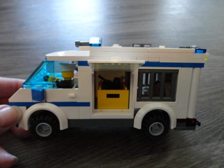 Lego policajné auto - preprava väzňa, 