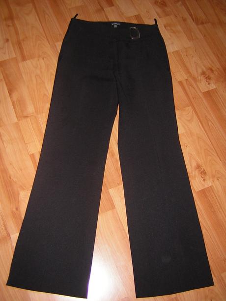 Elegantné nohavice na nižšiu postavu, s