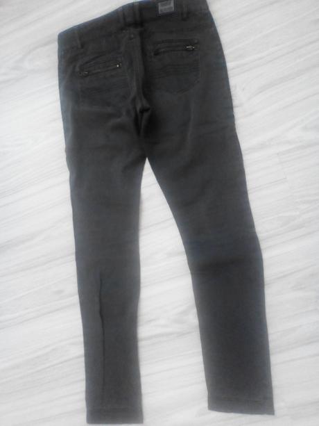 Nohavice úzkeho strihu, m