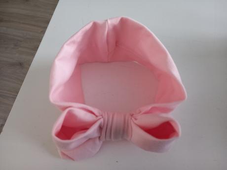 Čelenka so stojatou mašľou, 