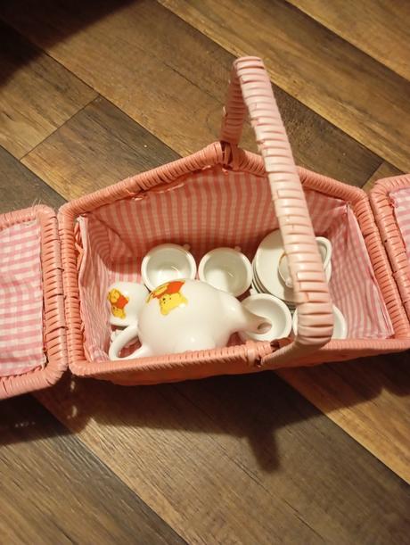 Piknikový košík s čajovou súpravou pre bábiky, 