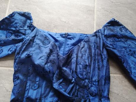 Spoloč. šaty z vyšívaného taftu v36-38 s kosticam, 38