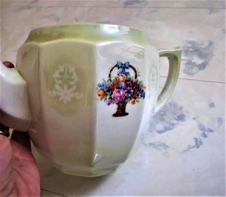 Starožitný perleťový čajník, 