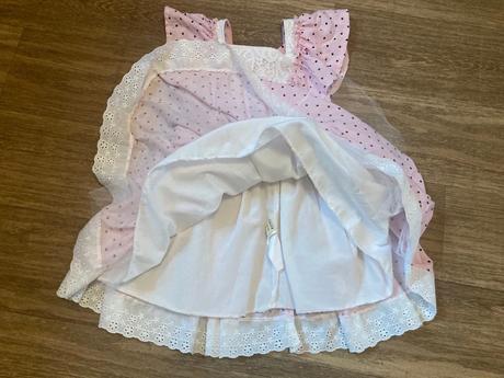 Bodkované šaty, 110