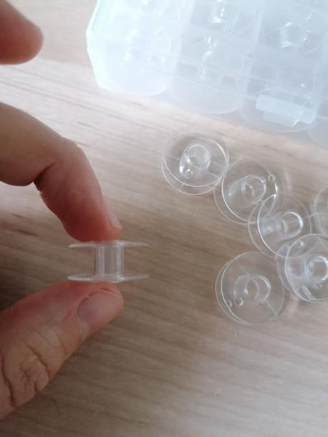 Cievky na spodnú niť, 