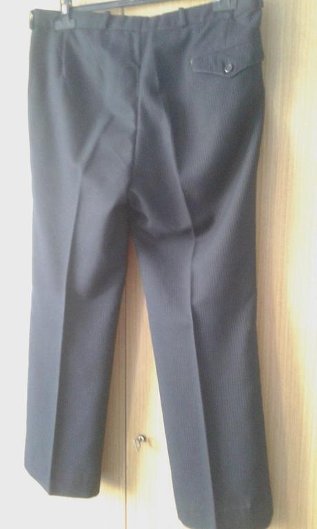 Starší čierny prúžkovaný oblek, xl