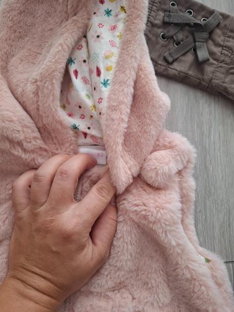 Ružová vesta, pepco,92