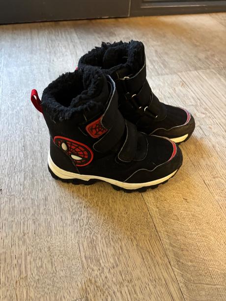 Zimne svietiace topanky snehule spiderman vel 28, marvel,28