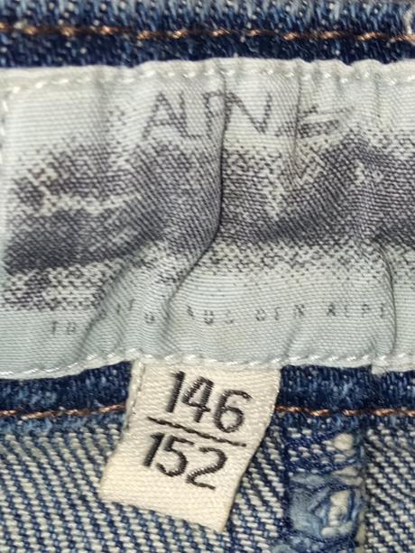 Chlapčenské tmavomodré rifľové kraťasy (146-152), 146