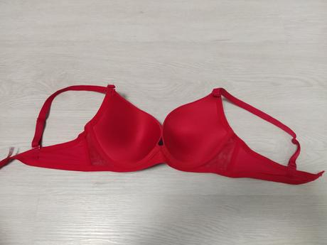 Červená podprsenka. /len vyprata/, lemila,80b
