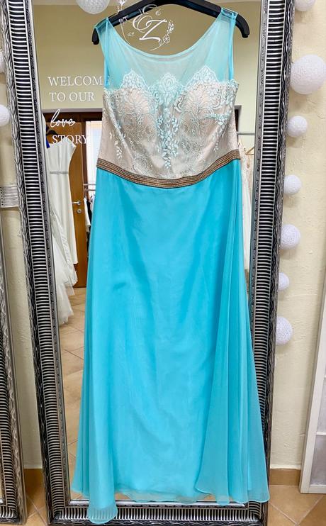 Dámske šaty s čipkou, 46