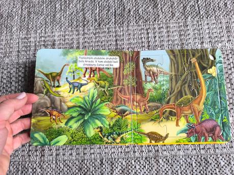 Kniha s puzzle dinosaury,