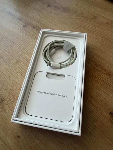 Predám iphone 13 midnight 256gb verzia, apple