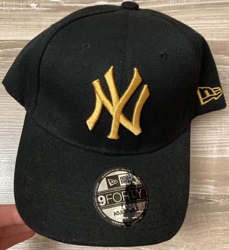 Šiltovka new era čierno-zlatá ,len odskúšaná nová, 