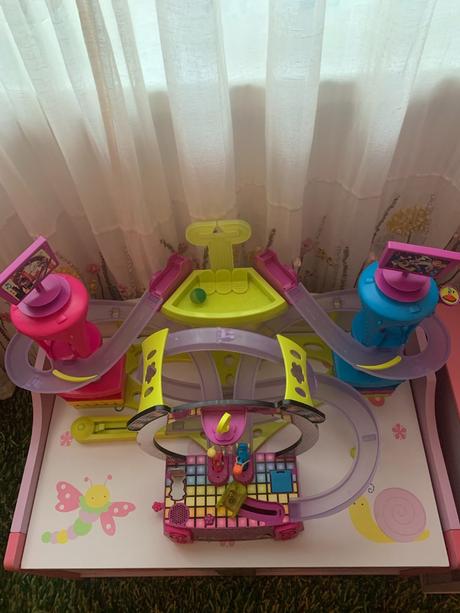 Korčuliarska dráha polly pocket s 2 bábikami,