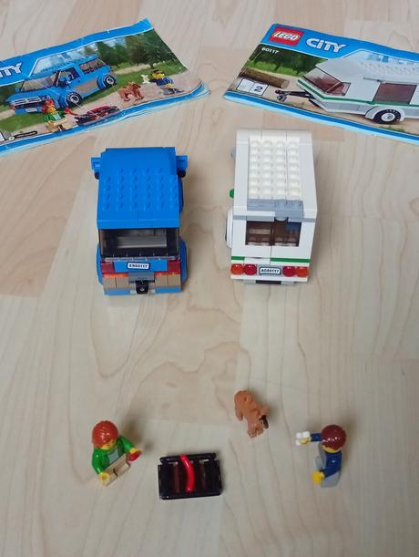 Lego 60117 dodávka a karavan, 