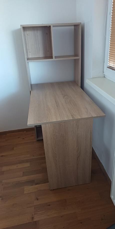 Písací stól,