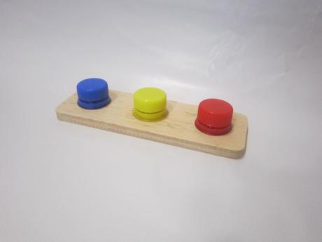 Skrutkovacie vrchnáky modrá, žltá, červená, 