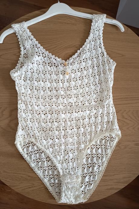 Dámske body, l