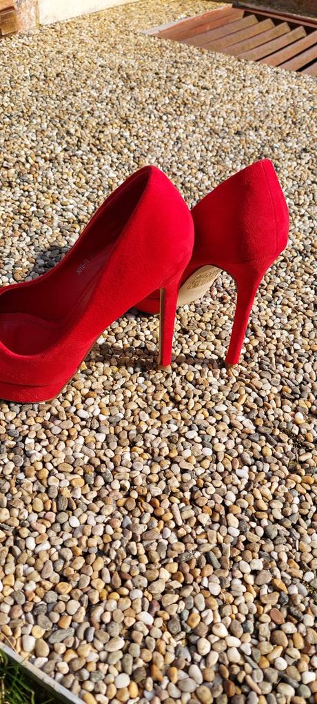 Červené lodičky, 36