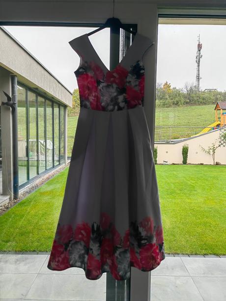 Dámske spoločenské midi áčkové šaty xs/  s, s