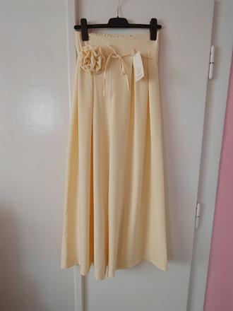 Dámske nohavice s ružou, 