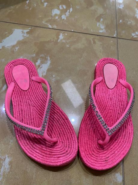 Šľapky s kamienkami, 36