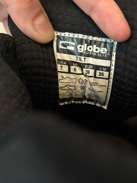 Tenisky globe tilt, 39