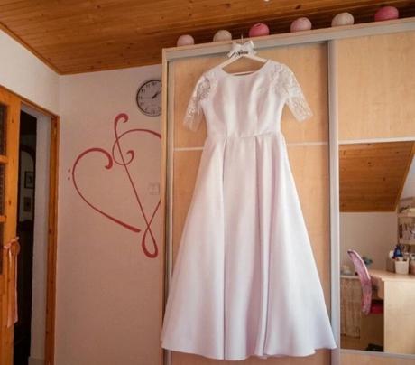 Svadobné šaty s čipkovanými rukávmi, m