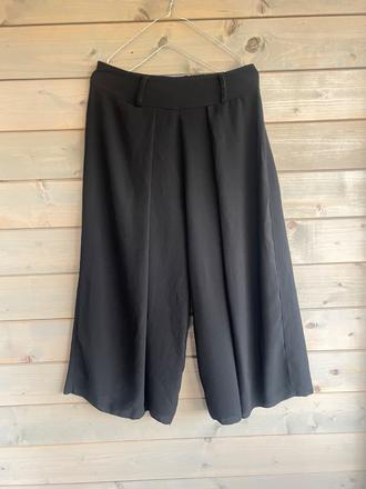 Ľahučké čierne culottes nohavice, m