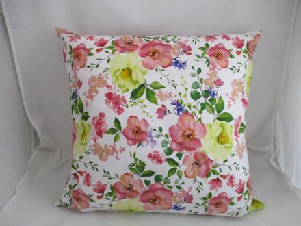 Obliečka s kvetinovým motívom,50x50cm,