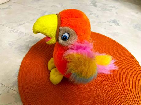 Plyšový papagáj,