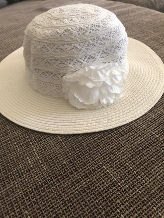 Biely klobucik s krajkou, ff, veľkosť na vek 3-6 r, 128