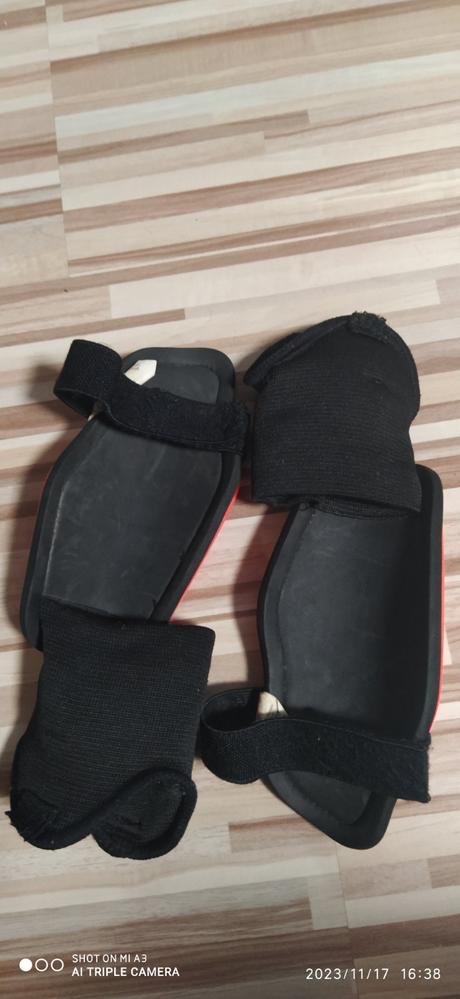 Futbalové chrániče,