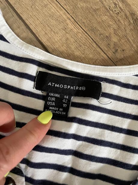 Crop top, atmosphere,m