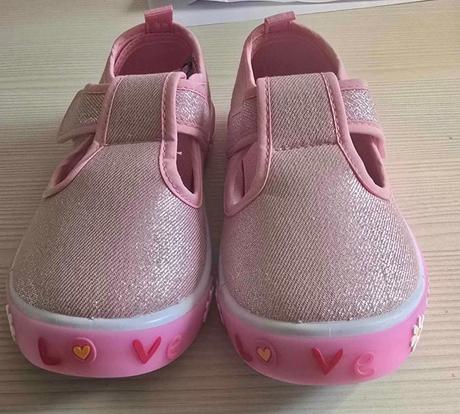 Dievcenske papuce, 28