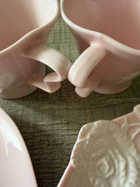 Šálky z ružového porcelánu 2ks,