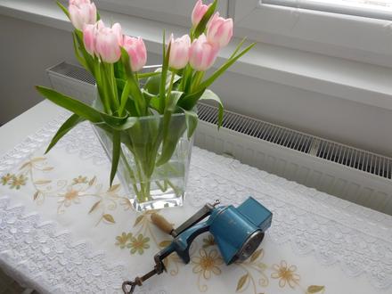 Retro mlynček na orechy-jihokov české budejovice., 