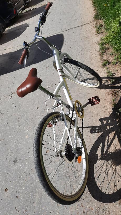 Štýlový biely btwin (decathlon) bicykel, 24