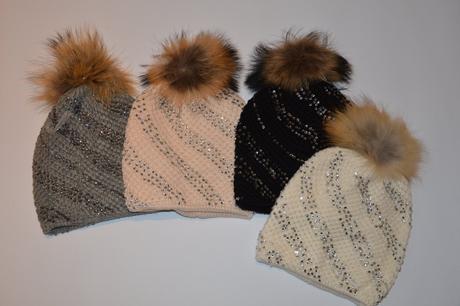 Čiapočka s pravým jemným brmbolcom, <50 - 158