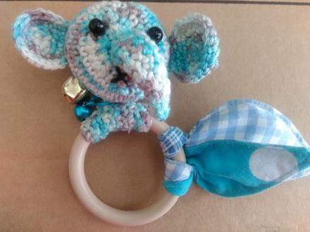 Háčkovaná hrkalka  na ruku tyrkysovy slon, 