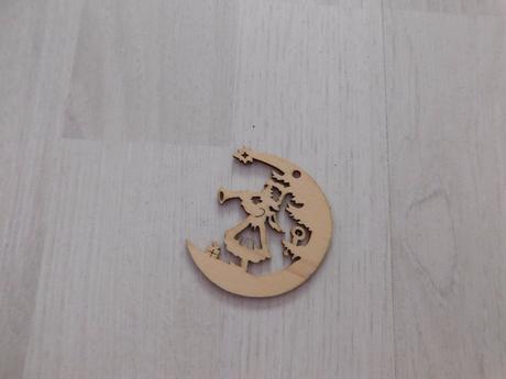 Drevený dekoračný anjel, 