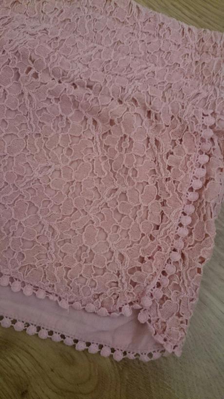 Šortky čipkované, xs